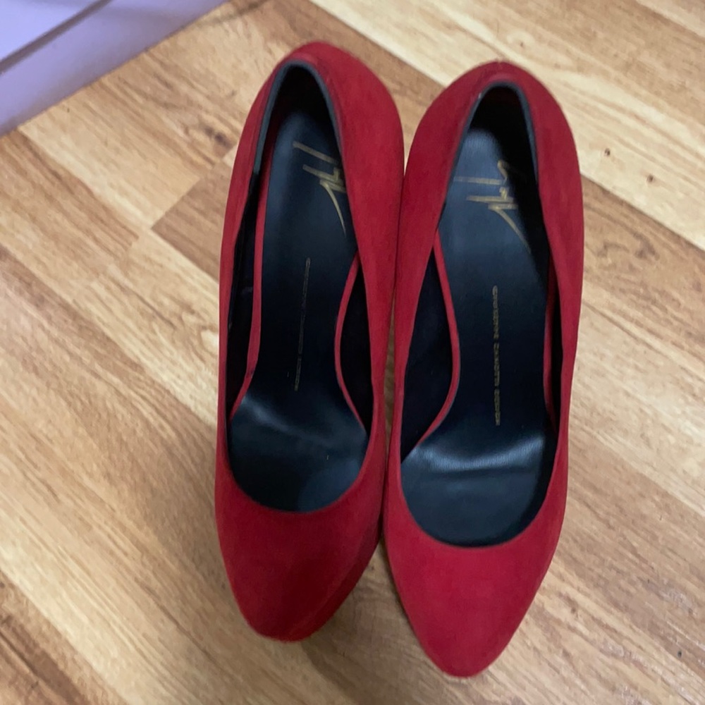 Giuseppe, red pumps, size 38